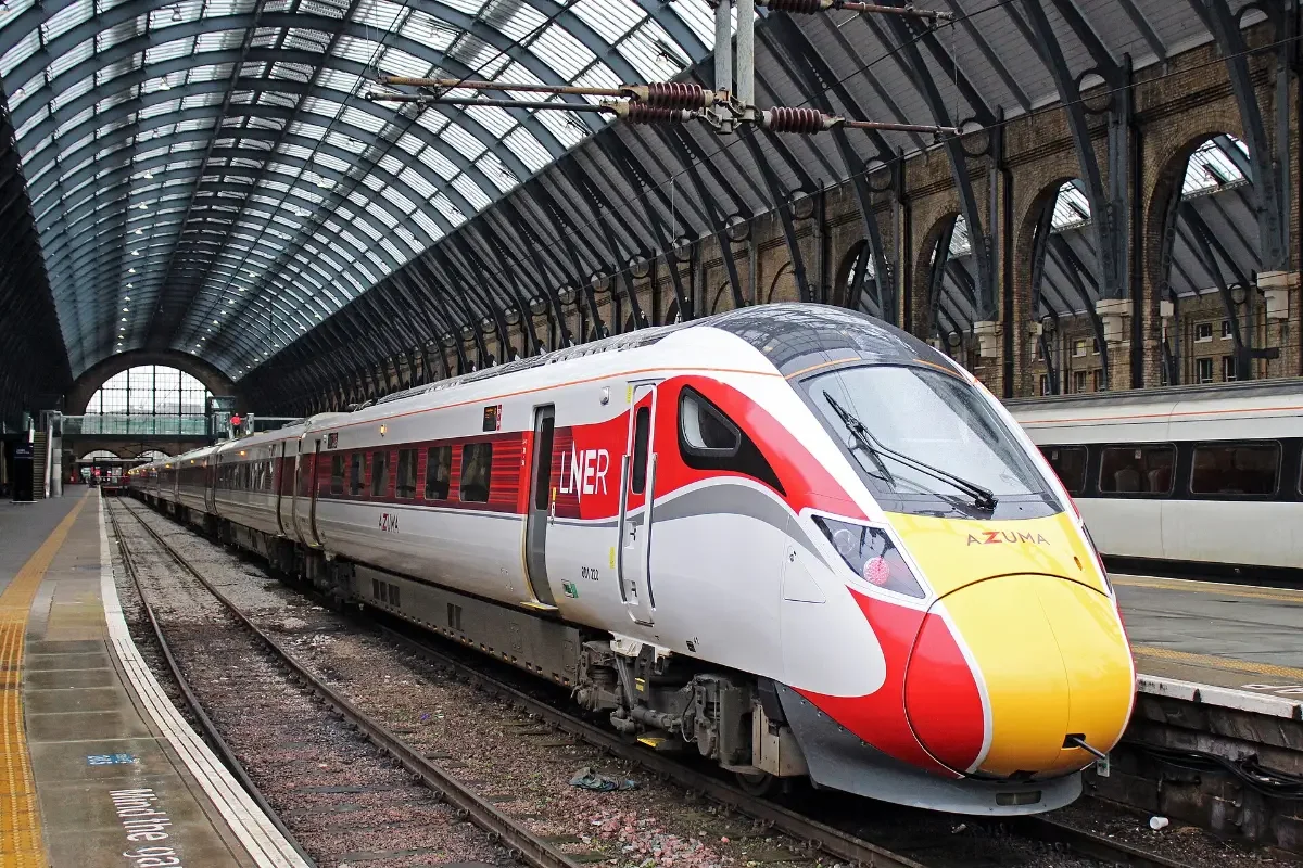 Train Londres–Édimbourg : LNER, Lumo, prix, durée et train de nuit (2026)