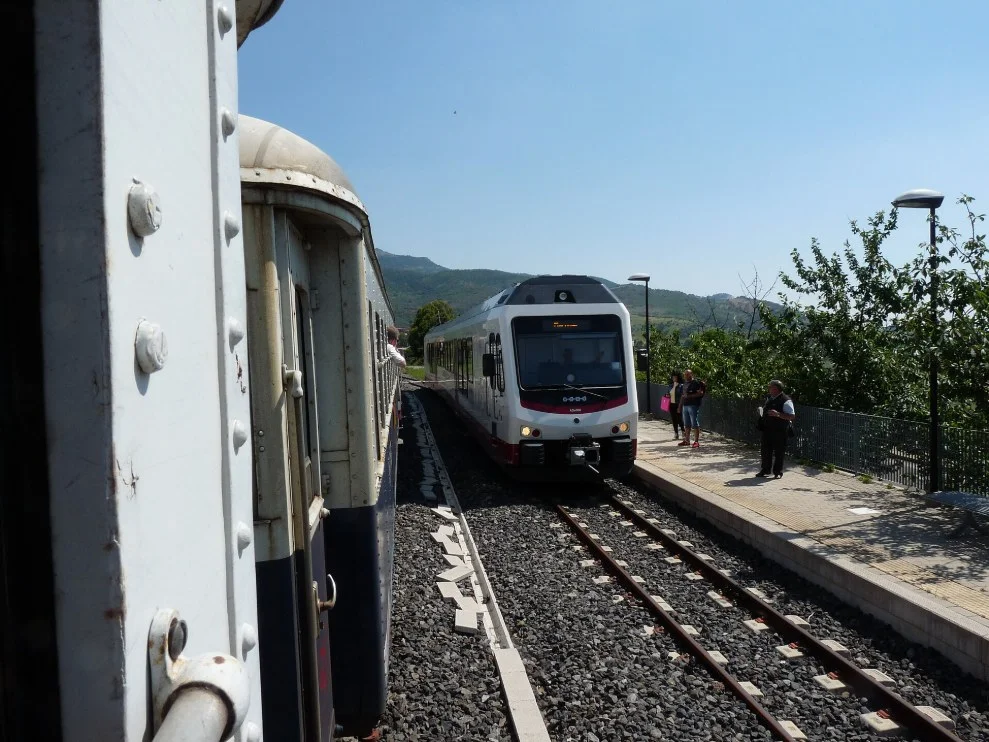 Stadler teste en Suisse le train à hydrogène à voie étroite de l'ARST