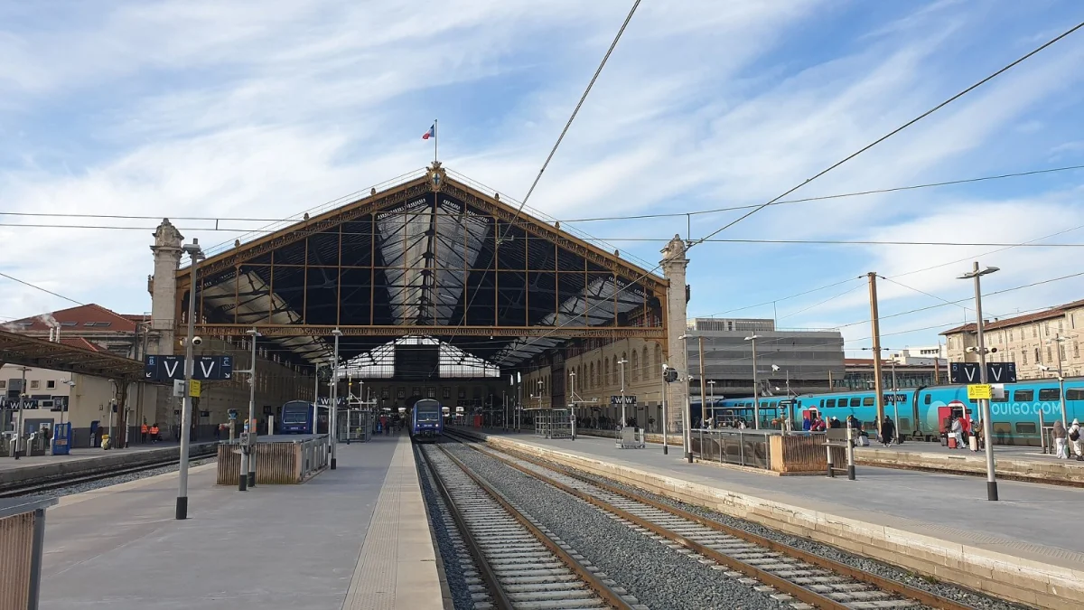 Train shed and platforms of Marseille Saint-Charles station