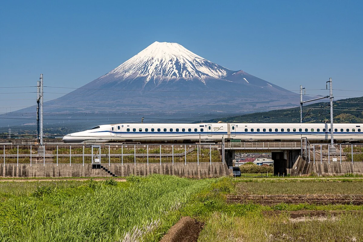 Tokyo to Osaka by Shinkansen: Nozomi times, fares and JR Pass (2026)