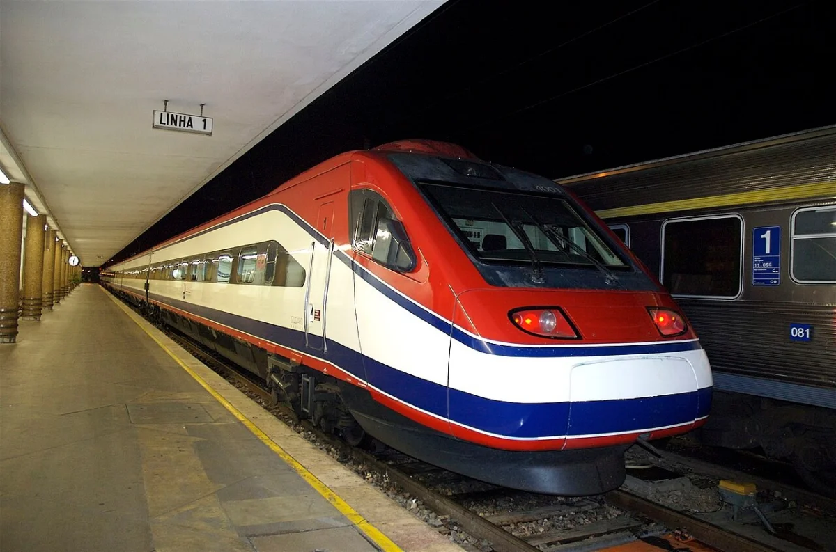 Lisbon to Porto by train: Alfa Pendular, fares and times (2026)