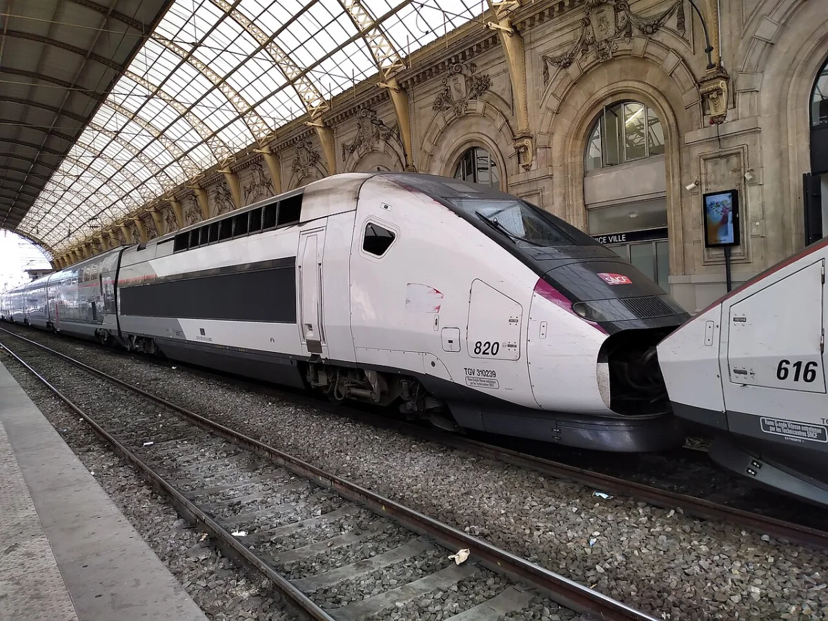 Paris–Nice en train : TGV, OUIGO, train de nuit, prix et durée (2026)