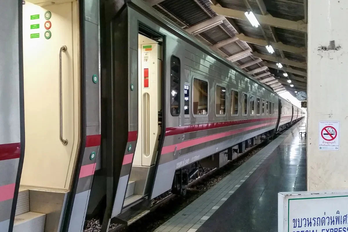 Bangkok to Chiang Mai by train: CNR sleeper, fares and times (2026)