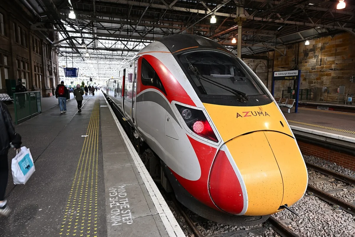 London to Edinburgh by train: LNER, Lumo, sleeper, fares and times (2026)