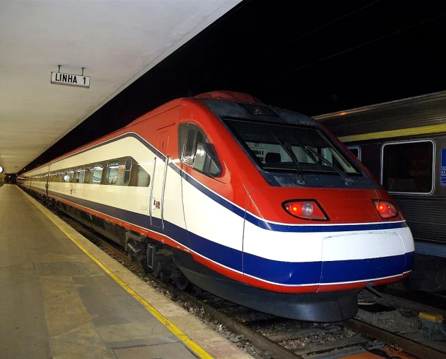 Lisbon to Porto by train: Alfa Pendular, fares and times (2026)